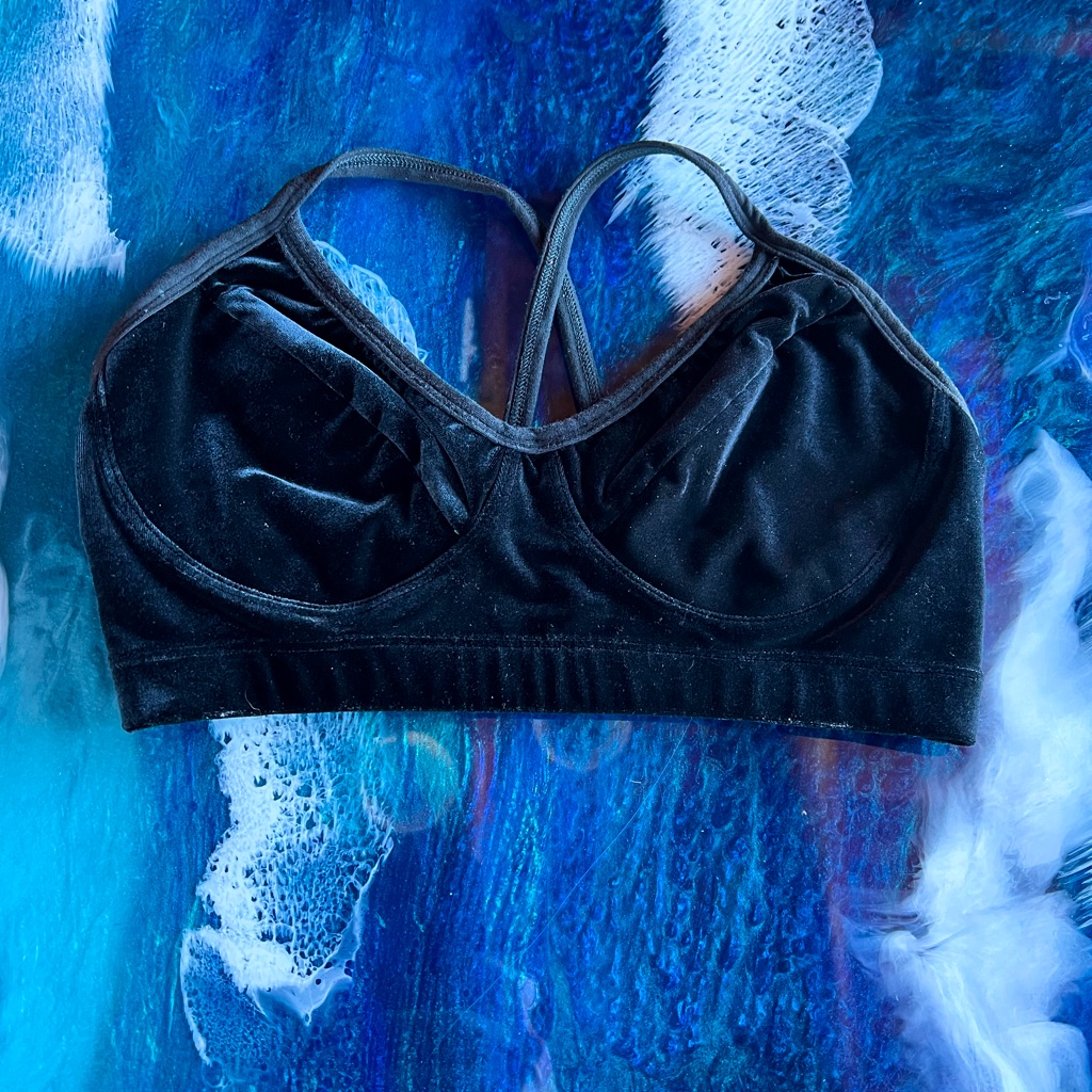 Womens Vintage Velvet Suzette Carushka Bra Blk Sz M Pre-Owned Gently Used.
